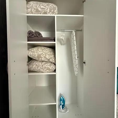 アパート A&y Airport Chopin Modzelewskiego *